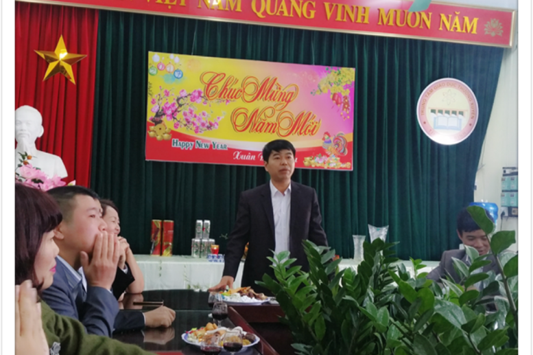 Đồng chí Lê Nam Thanh - Giám đốc TTGDTX tỉnh Hòa Bình chúc mừng năm mới 2017 tới toàn thể cán bộ, giáo viên trong Trung tâm