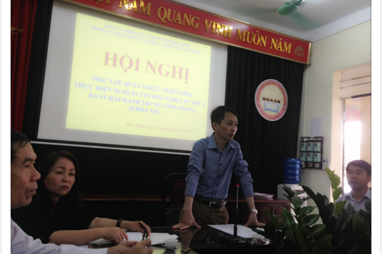 Đồng chí Đỗ Lệnh Vượng - Ủy viên Thường vụ, Trưởng ban Tuyên giáo Đảng ủy khối các cơ quan Tỉnh phổ biến, quán triệt nội dung Nghị quyết Hội nghị lần thứ 4 Ban Chấp hành Trung ương Đảng khóa XII