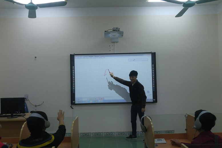 ( 1 tiết học Tiếng Anh tại phòng LAP, năm học 2016-2017)